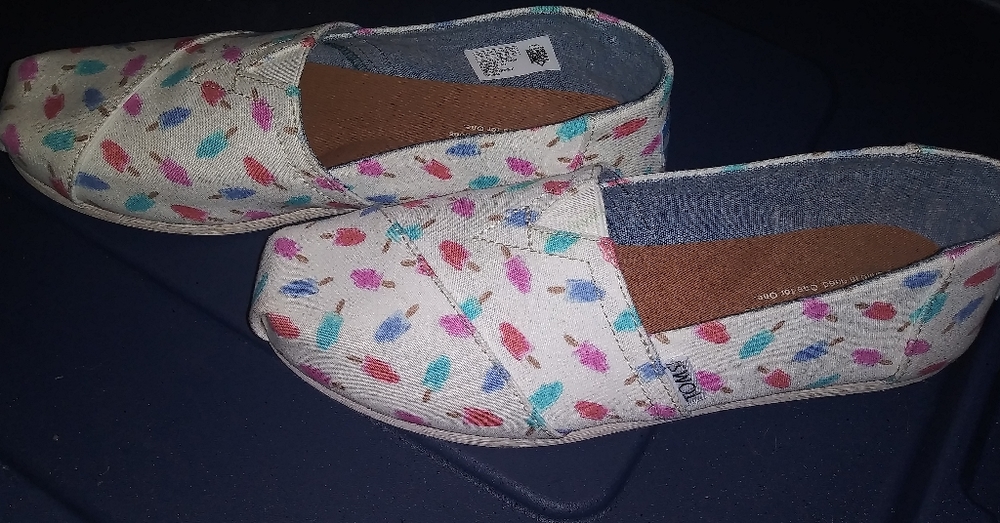 Toms white and ice cream cones